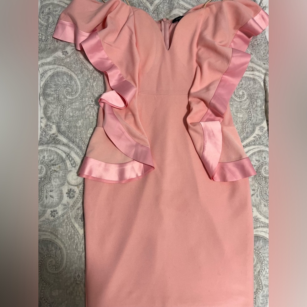 Pink Off The Shoulder rufle dress size s
Entry